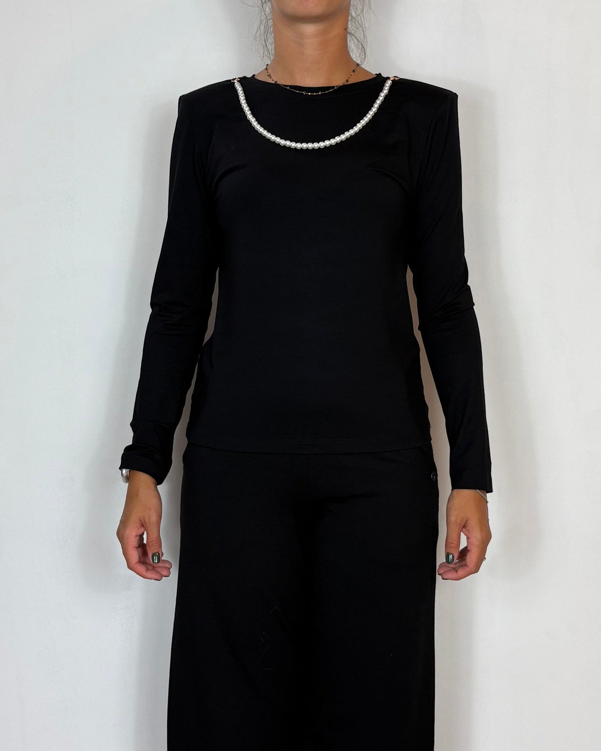 T-Shirt Viscosa Spalline e Perle Nero Olivia Grey