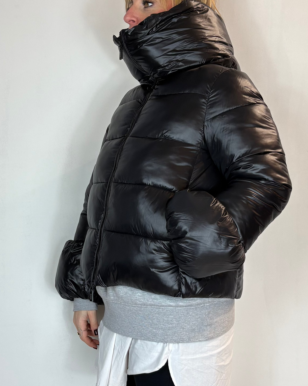 Piumino Corto Collo Nero Over-D Woman